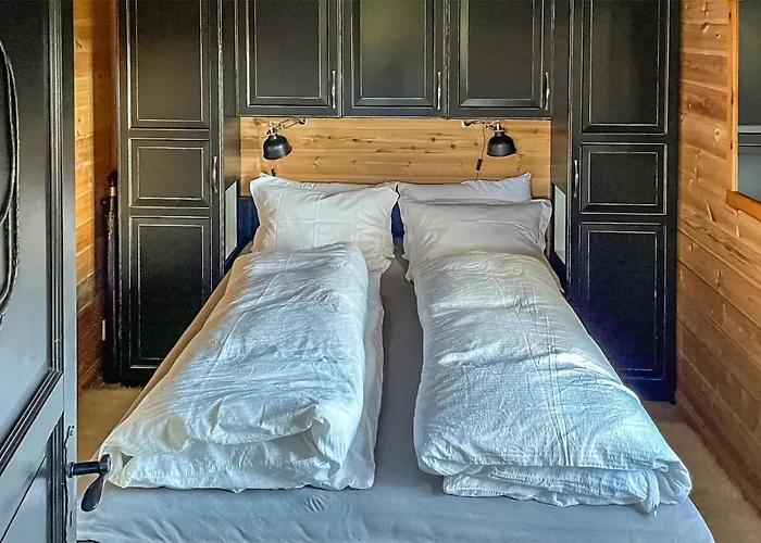 Vakantiehuis Beautiful In With Sauna Aseral
